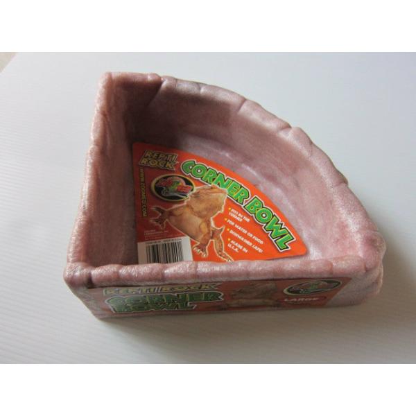 ■商品サイズ（目安）：W240×D240×H90mm（深さ：70mm）■爬虫類や両生類水飲み場・エサ入れに最適な食器です■樹脂製なので割れにくく、ヌルヌルがつきにくいのが特長です■メーカー：ZOOMED（ズーメッド）製品の価格および仕様は予...