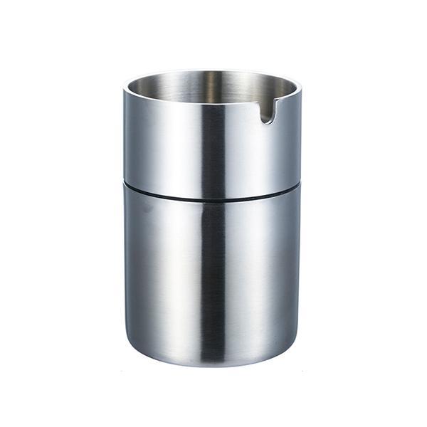 【商品説明】・丈夫で吸殻をたくさん入れることのできるステンレス製の灰皿です。・室内や車内などで使用することができます。・タバコをしっかりと挟むことのできるU型の溝付きです。・大きな蓋で吸殻を捨てやすくなっています。・丸ごと水洗いすることがで...