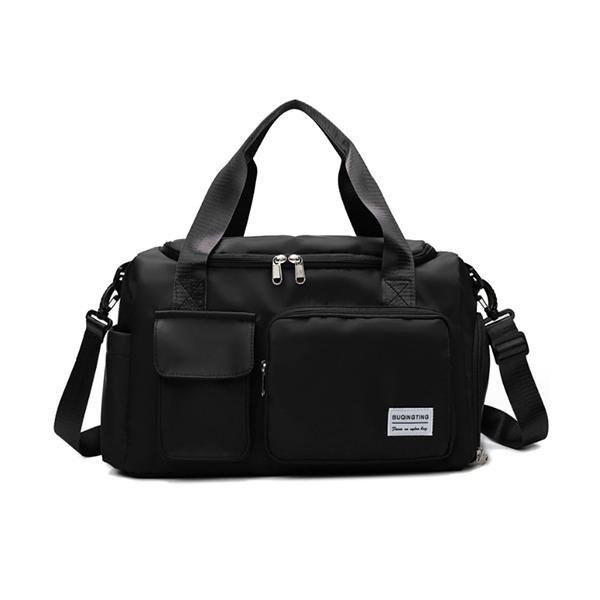 【商品説明】・シューズ収納機能もついた優れもの・大容量で旅行やジム通いに最適・肩掛け手持ちの便利な2way仕様・おしゃれな見た目なので、スポーツバッグとしてもオススメ・ナイロン素材で撥水効果も抜群【商品仕様】カラー　ブラック