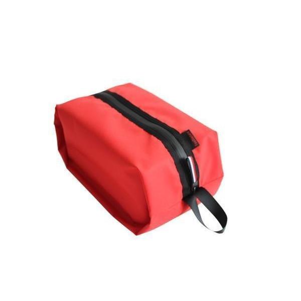 こちらの商品は追跡可能メール便/定形・定形外郵便にて発送します。宅配便ご希望のお客様は「有料宅配便」をご選択ください。【商品説明】・防水加工が施されている多機能シューズバッグです。・開閉口がファスナーで大きく開くので出し入れが簡単です。・持...