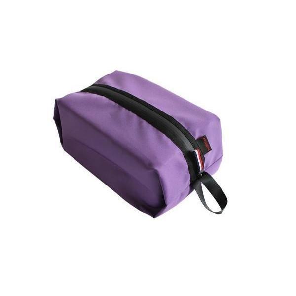 こちらの商品は追跡可能メール便/定形・定形外郵便にて発送します。宅配便ご希望のお客様は「有料宅配便」をご選択ください。【商品説明】・防水加工が施されている多機能シューズバッグです。・開閉口がファスナーで大きく開くので出し入れが簡単です。・持...