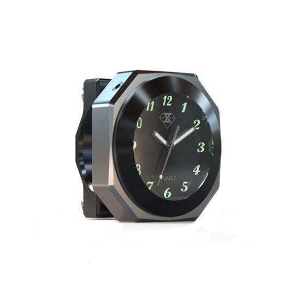 【商品説明】・バイクや自転車のハンドルに取り付けるアナログ時計です。・直径22-28mmのハンドルに取り付けることができます。・発行するので夜間でも時間をしっかりと確認することができます。・防水仕様なので雨の中での走行でも問題なく使用するこ...