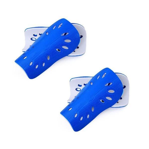 【商品説明】・サッカーやフットサルなどで必需品のすね当て。・お子様のすねをしっかりガードしてくれます。【商品仕様】カラー ブルーキッズ、ジュニア用