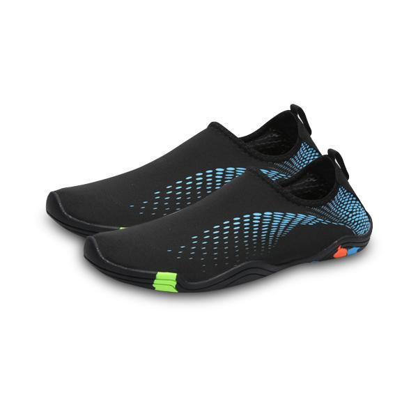 【商品説明】・水陸両用で使用することができるマリンシューズです。・柔軟性がよく、水を絞る際も自由にねじって絞ることができます。・靴底はゴム製で滑りやすい場所の歩行をサポートします。・シューズに入った水を効率よく排水し、足の蒸れや臭いを防ぎま...