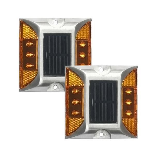 【商品説明】・ソーラー充電式のLEDライトです。・LEDライトと反射板で目立つようになっています。・固定する場合はネジまたは両面テープ、接着剤などを使用してください。・暗くなると自動で明かりがつくようになっています。【商品仕様】カラー イエ...