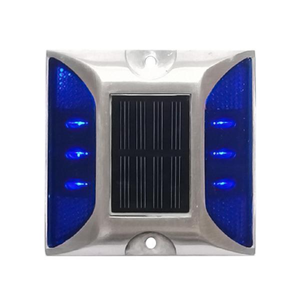 【商品説明】・ソーラー充電式のLEDライトです。・LEDライトと反射板で目立つようになっています。・固定する場合はネジまたは両面テープ、接着剤などを使用してください。・暗くなると自動で明かりがつくようになっています。【機能】【商品仕様】カラ...