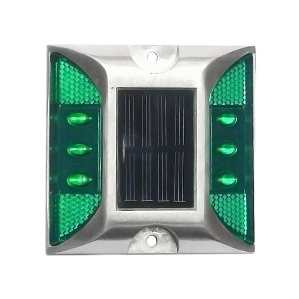 【商品説明】・ソーラー充電式のLEDライトです。・LEDライトと反射板で目立つようになっています。・固定する場合はネジまたは両面テープ、接着剤などを使用してください。・暗くなると自動で明かりがつくようになっています。【機能】【商品仕様】カラ...