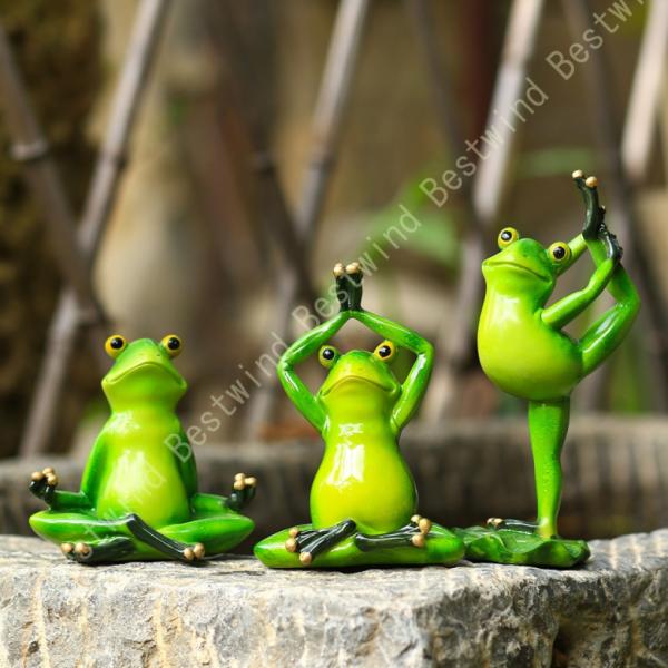 木彫りの蛙の置物　レトロ　アンティーク