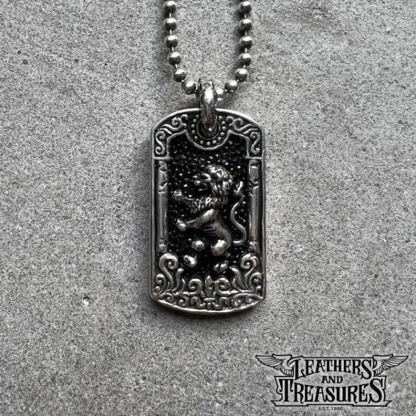 Leathers and Treasures ランパント ライオン ペンダント | beia.com.do