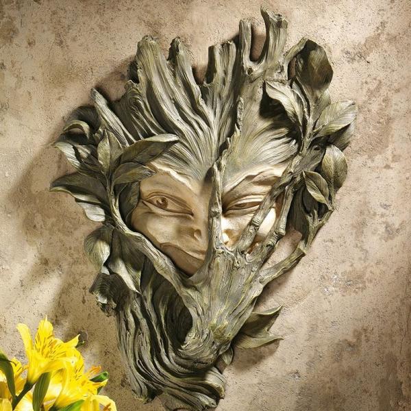 壁掛けタイプのウォールデコサイズ:高さ 33cm x 幅 22.8cm x 奥行 12.7cm重量:0.9kg材質:樹脂/プラスチックUV耐性※凍結する冬の期間は劣化防止の為に出来るだけ室内に保管してください