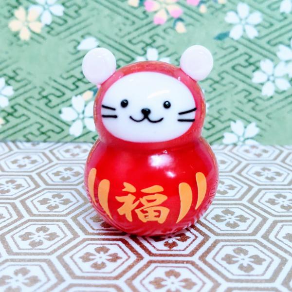 12支だるま子のガラス細工の置物です。【大きさ】約高さ２８ミリ　　横幅２０ミリ　　　　　奥行２０ミリ＊商品は一つ一つ手造りのため大きさや色合いなどが写真と異なる場合がありますのでご了承をお願い致します。