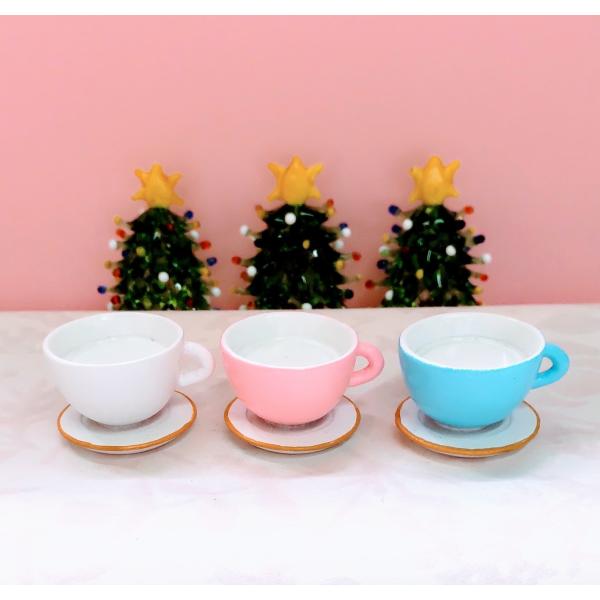 ポリレジンコーヒーカップの置物です。＊カップの中は底上げされてます。【大きさ】約高さ２０ミリ　　横幅３０ミリ　　　　　奥行２５ミリ　　（カップ内径２０ミリ）＊商品は一つ一つ手造りのため大きさや色合いなどが写真と異なる場合がありますのでご了承...