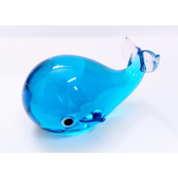 クジラ（L)ピンク/水色のガラス細工の置物です。　　　2色のグラデーションがとても綺麗です。【大きさ】約高さ２５ミリ　　横幅２５ミリ　　　　　奥行４０ミリ＊商品は一つ一つ手造りのため大きさや色合いが写真と異なる場合がありますのでご了承をお願...