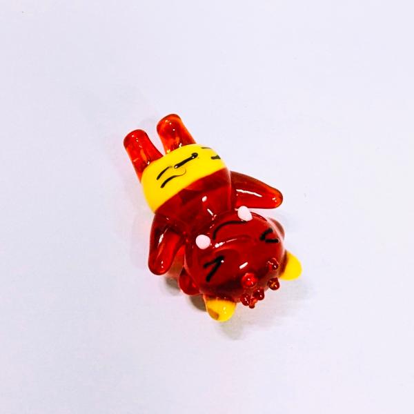 倒れている赤鬼のガラス細工の置物です。【大きさ】約高さ１０ミリ　　横幅２０ミリ　　　　　奥行２８ミリ＊商品は一つ一つ手造りのため大きさや色合いなどが写真と異なる場合がありますのでご了承をお願い致します。