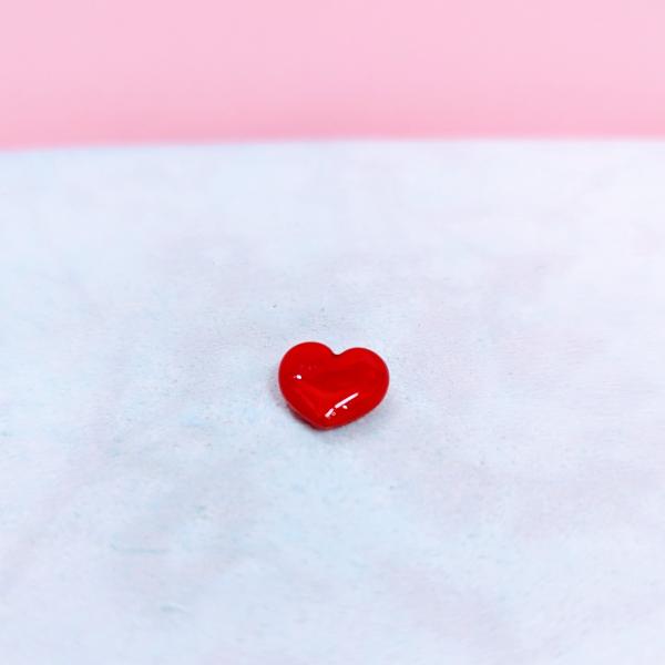 ハートのパーツのガラス細工です。【大きさ】約高さ１０ミリ　　横幅１０ミリ　　　　　＊商品は一つ一つ手造りのため大きさや色合いなどが写真と異なる場合がありますのでご了承をお願い致します。