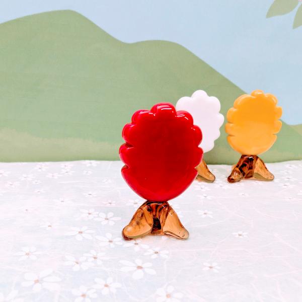 モコモコの木（S)のガラス細工の置物です。【大きさ】約高さ３８ミリ　　横幅２３ミリ　　　　　奥行１８ミリ＊商品は一つ一つ手造りのため大きさや色合いなどが写真と異なる場合がありますのでご了承をお願い致します。