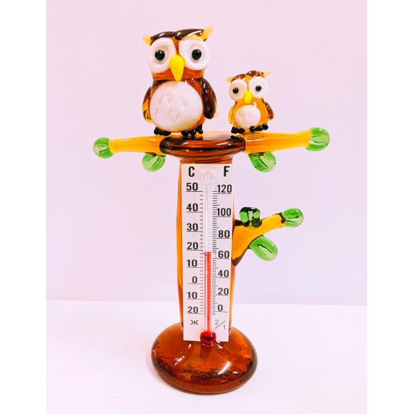 ふくろう温度計（L)茶のガラス細工の置物です。【大きさ】約高さ９０ミリ　　横幅５８ミリ　　　　　奥行３０ミリ＊商品は一つ一つ手造りのため大きさや色合いなどが写真と異なる場合がありますのでご了承をお願い致します。