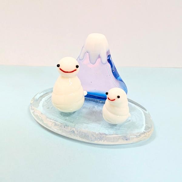 12支富士山ペア（L)巳（紫）のガラス細工の置物です。接着はされていません。【大きさ】約高さ３０ミリ　　横幅５０ミリ　　　　　奥行３５ミリ＊商品は一つ一つ手造りのため大きさや色合いなどが写真と異なる場合がありますのでご了承をお願い致します。