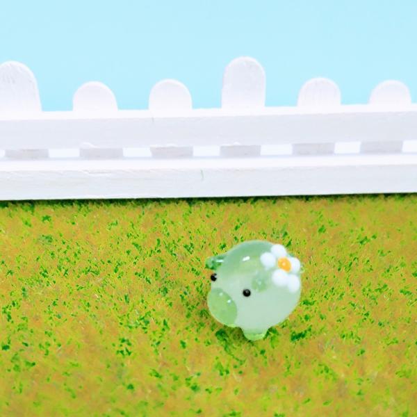 花ぶた（S)緑のガラス細工の置物です。【大きさ】約高さ１０ミリ　　横幅１０ミリ　　　　　奥行１０ミリ＊商品は一つ一つ手造りのため大きさや色合いが写真と異なる場合がありますのでご了承をお願い致します。