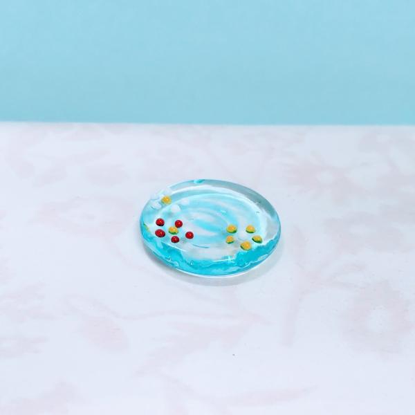 花台（S)青のガラス細工の置物です。【大きさ】約直径２５ミリ＊商品は一つ一つ手造りのため大きさや色合いなどが写真と異なる場合がありますのでご了承をお願い致します。