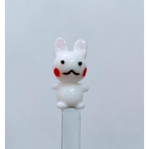 マドラーウサギ白のガラス細工です。【大きさ】約長さ１９０ミリ＊商品は一つ一つ手造りのため大きさや色合いが写真と異なる場合がありますのでご了承をお願い致します。