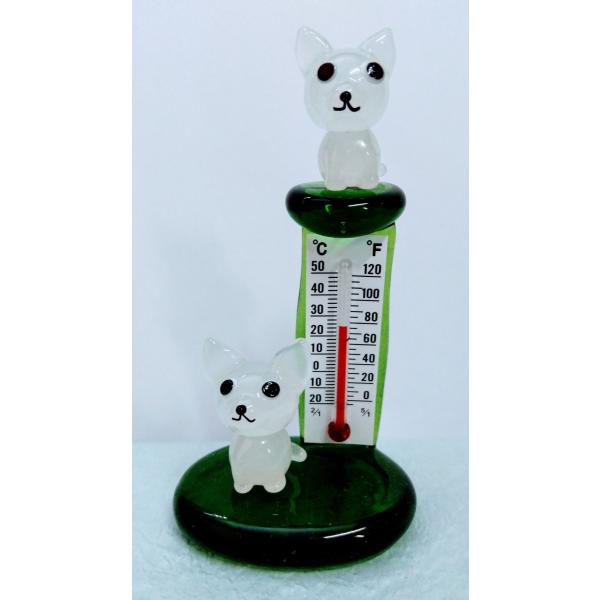 温度計チワワのガラス細工の置物です。【大きさ】約高さ７５ミリ　　横幅５０ミリ　　　　　奥行３５ミリ＊商品は一つ一つ手造りのため大きさや色合いが写真と異なる場合がありますのでご了承をお願い致します。