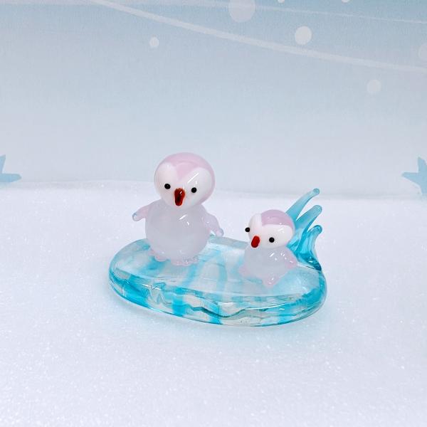 ガラス細工 ペンギン2羽 波台付（ピンク）ミニチュア 雑貨 置物 小物