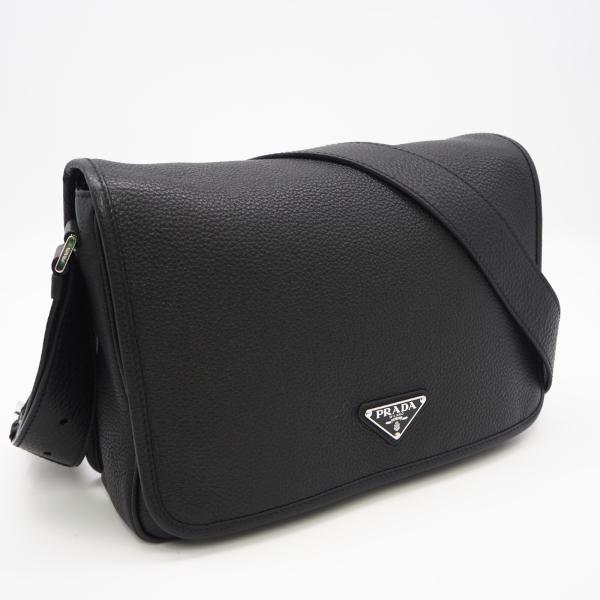 PRADA（プラダ） ☆3日以内返品可☆ 美品 レザー トライアングルロゴ