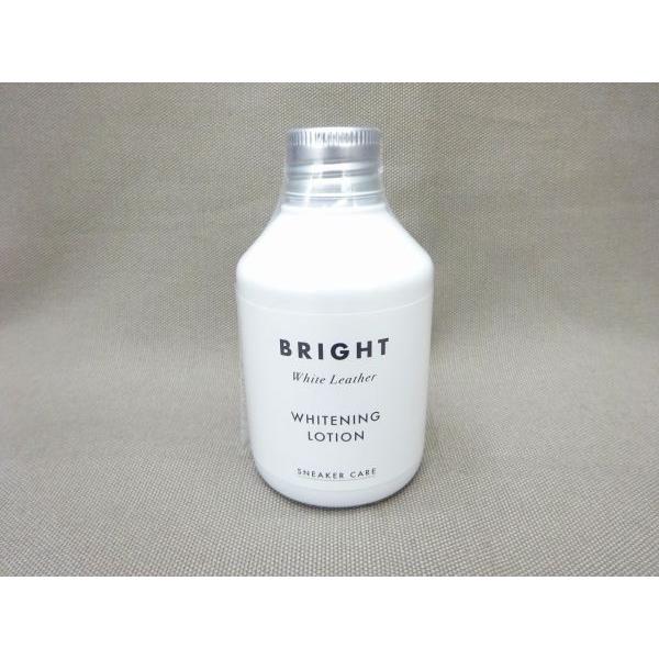 商品名 スニーカーケア ホワイトニングローションカラー 甲材 底材 靴幅 サイズ 商品説明 白い革（ツヤ革の天然皮革、合成皮革）のスニーカーをキレイに保つローションタイプの汚れ落としです。顔料が入っているので、補色効果もあり黄ばみも目立たな...