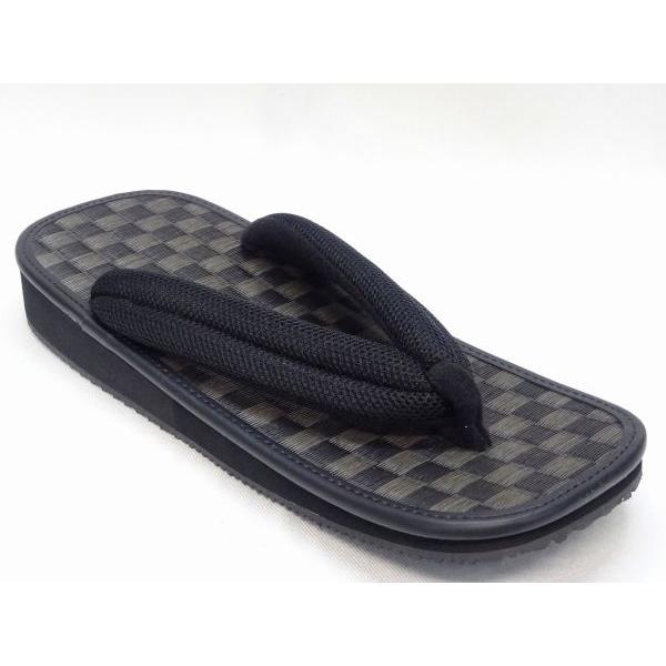 商品名 信貴 雪駄 黒アメ底 STK1 4L（1尺）カラー ブラックブラック甲材 底材 靴幅 サイズ 4L(29-30cm)商品説明 シックなデザインでデニムなどのカジュアルにも合わせやすい雪駄です。底にはクッション性に優れ滑りにくい素材を...