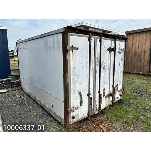 商談中となりました、トラック荷台　コンテナ　物置として使用してはいかがですか？ コンテナを物置に！メリット・デメリットは？コンテナの良さとは
