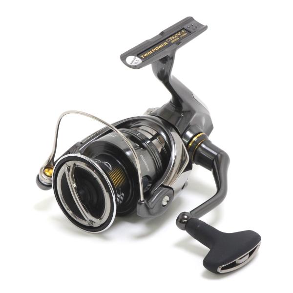 SHIMANO シマノ 24TWIN POWER C3000XG スピニングリール 目立った傷や