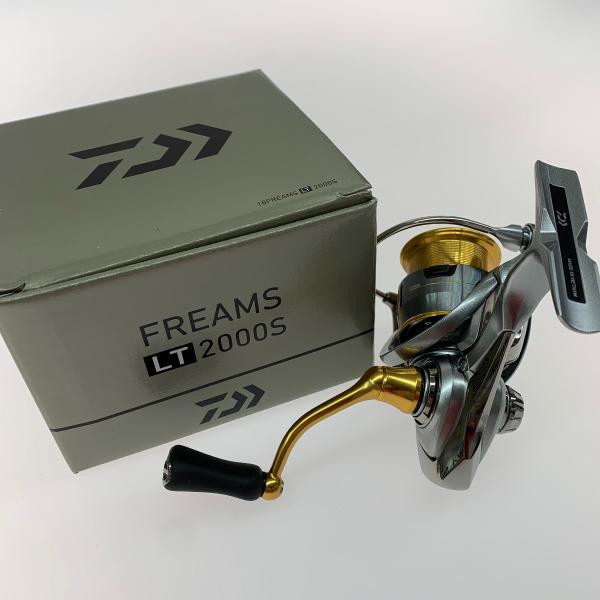 DAIWA - ●●DAIWA ダイワ 00057046 18FREAMS LT2000S ○○ DAIWA ダイワ 00057046 18FREAMS LT2000S 目立った傷や汚れ