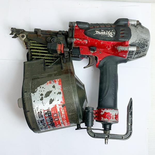 ♭♭ MAKITA マキタ 90mm高圧エア釘打 本体のみ AN930H レッド ♭♭ MAKITA マキタ 90mm高圧エア釘打 本体のみ AN930H レッド