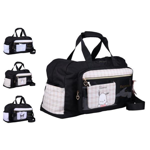 【キャラクターグッズ等のソーシャルコミュニケーションギフト商品を取り扱うブランド Sanrio】サンリオのトラベルボストンバッグです。チェック柄とリボンが付いた可愛いデザインで、大容量のため修学旅行や宿泊、2泊3日の旅行などにピッタリです。...