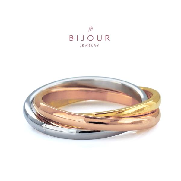 シンプルなリングが重なった3連リングです。ゴールド、ピンク、シルバーの三色の異なる色が魅力の3連の指輪で、3連リングなので華やかで指先に存在感をプラス。また、ステンレス製なので傷もつきにくく使いやすいので、金属アレルギーの心配も少なく、つけ...