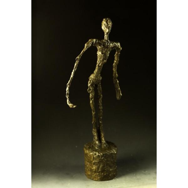 アルベルト・ジャコメッティ（Alberto Giacometti, 1901年10月10日 - 1966年1月11日）は、スイス出身の20世紀の彫刻家。 ジャコメッティはおもに彫刻家として知られるが、絵画や版画の作品も多い。第二次世界大戦以...