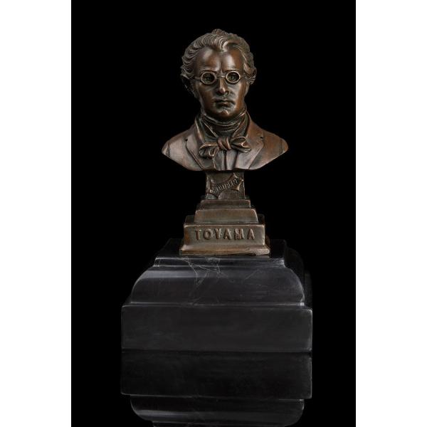 ［1797〜1828］オーストリアの作曲家。初期ロマン派を代表するドイツ歌曲作曲家で、詩と音楽の内的、芸術的融合を果たした。作品に連作歌曲「美しき水車小屋の娘」「冬の旅」、「未完成交響曲」、ピアノ五重奏曲「鱒(ます)」など。※精悍な表情のシ...