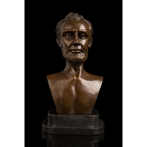 超人気ブロンズ像である。胸像を表現した作品。造形、重量ともに確かなものがあり、鑑賞に耐えうる一品です。・高さ：33センチ・幅：13センチ・重量：4.1kg・材質：ブロンズ及び大理石