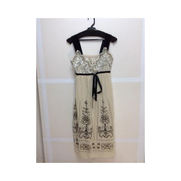 Silentworth Sllent Worth 紐ノースリワンピース ベージュ色 黒色クロッキー柄 肩ベロア黒色 前花柄刺繍 胸下リボンテープ 後ろゴム入 サイズ表記なし Buyee Buyee Japanese Proxy Service Buy From Japan Bot Online