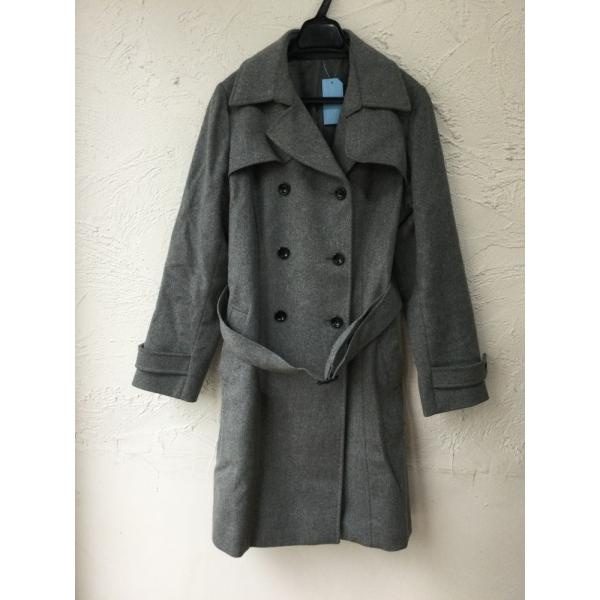 グレーWボタンコート