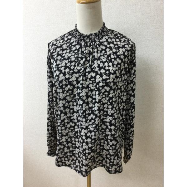 黒に白花柄 プルオーバーブラウス サイズF