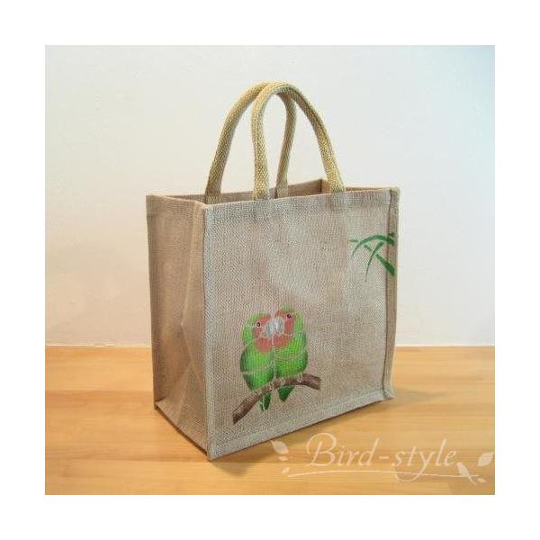 ナチュラル感が素敵なジュートバッグはイギリス在住の作家によるハンドメイド作品。丁寧なペイントで美しい鳥たちの姿が描かれています。コザクラインコがモチーフ。【鳥モチーフ・雑貨・グッズ・バッグ・かばん・かわいい・便利】