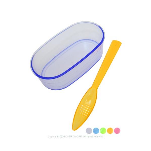 ヒナにゴハンを与える時に役立ちます。今までは、スプーンでパウダーフードと一緒にアワ玉を与える際に、スプーンの先から液体が落ちてしまいましたが、先までの穴が無くなり改良されました。メーカー/コバヤシサイズ/11ｘ6ｘ深さ3.5cm入り数/1セ...