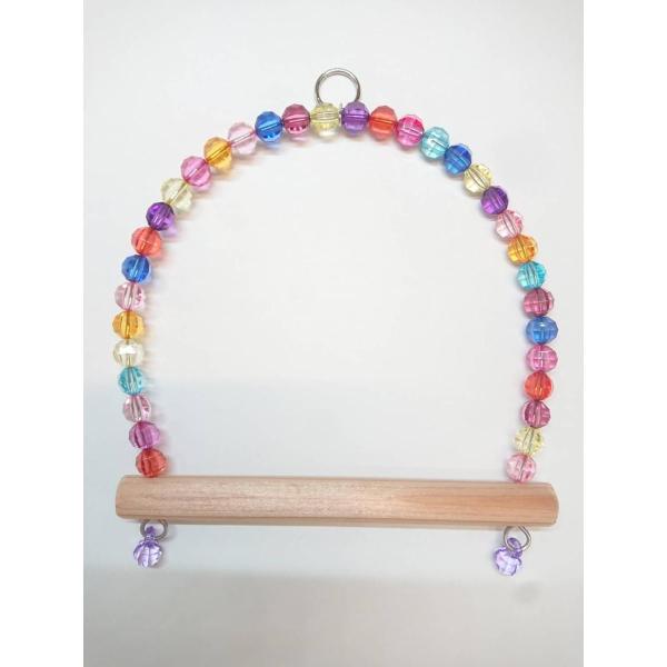 ALOHA HEAVEN のおもちゃに使用されている金属パーツ（リング、チェーン、ベル等）は、全てステンレス製となっております。キラキラカラフルビーズが花輪のようなブランコです。セキセイインコからオカメインコまでお使いいただけます。限定販売...