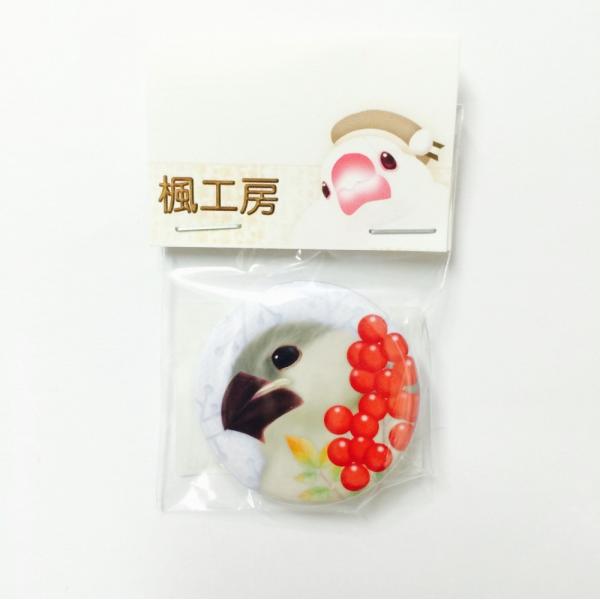 四季折々文鳥さんの缶バッチです。サイズ：直径33mm
