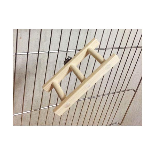 ステンレスの金具でケージに取り付けられるハシゴです。ケージのレイアウトに便利。長さ15cm　幅7cm　厚さ2cm　丸棒の太さ1.2cm