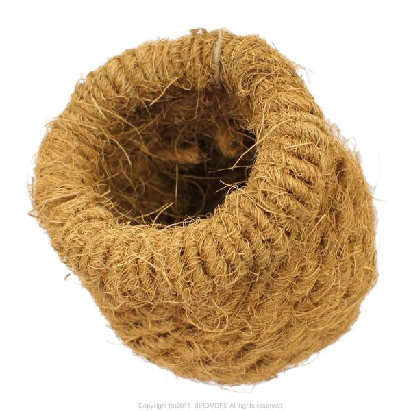 天然ココナッツ繊維を使用した小鳥にやさしい「あったかお宿」です。巣が肉厚なのでしっかり止まることが出来て安心してリラックス出来ます。保温力抜群！糸無しで安心！殺菌処理済み！メーカー/カワイサイズ/直径約12ｘ13.5cm・手作りのためばらつ...