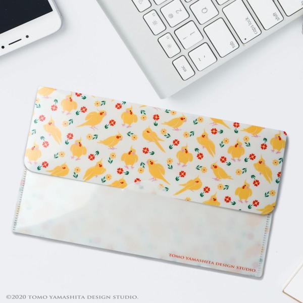 クリアファイルでも使われる素材のPP（ポリプロピレン）製のマスクケースです。マスクの清潔さを保つよう衛生面に配慮し、表面処理の『抗菌ニス』を施したマスクケースです。マスクの持ち運びにとても便利で他にも通帳入れやチケットのケースなどにも使用で...