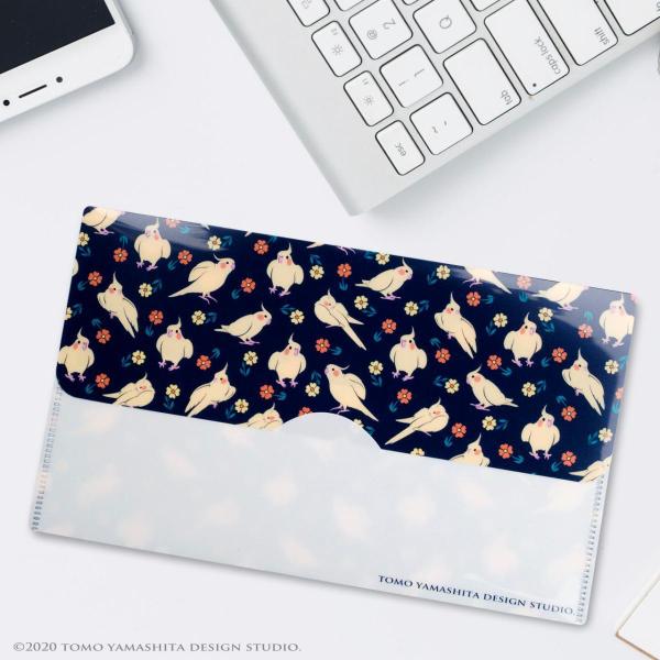 クリアファイルでも使われる素材のPP（ポリプロピレン）製のマスクケースです。マスクの清潔さを保つよう衛生面に配慮し、表面処理の『抗菌ニス』を施したマスクケースです。マスクの持ち運びにとても便利で他にも通帳入れやチケットのケースなどにも使用で...